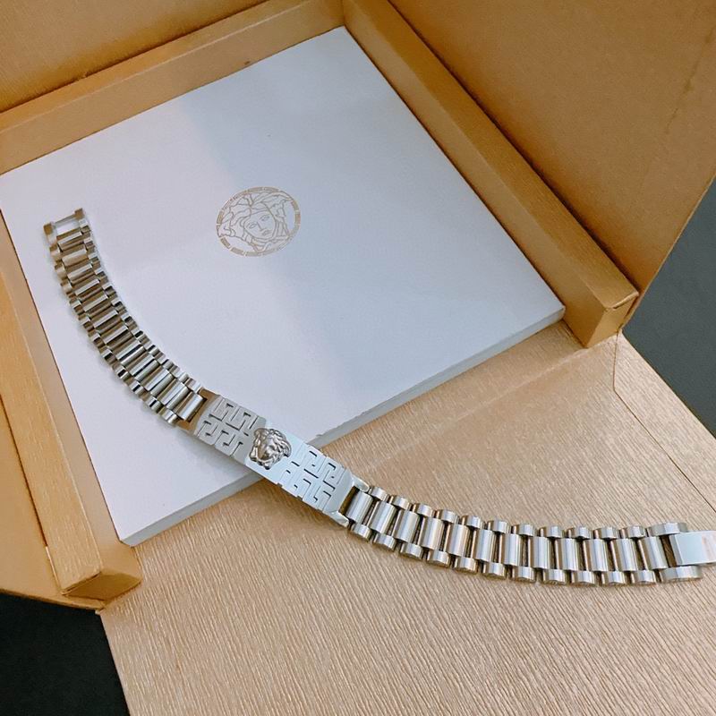 Versace bracelet lyx331